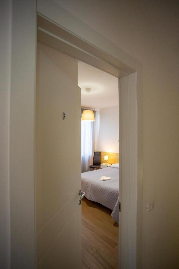 Bed And Breakfast Castello7 San Felice del Benaco Exterior photo